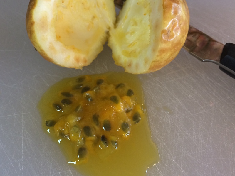 how to eat passion fruit